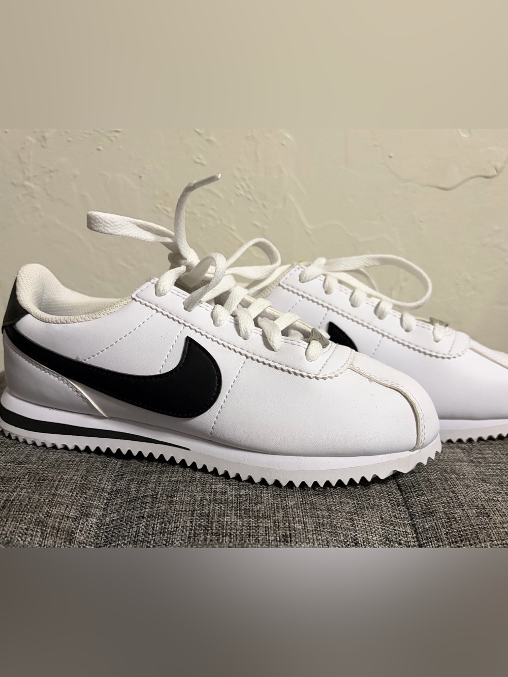 Nike Boy’s White and Black Retro Runner Sneakers